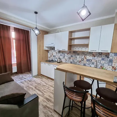 Rent Apartmens 2-rooms Romana Street Apartment *