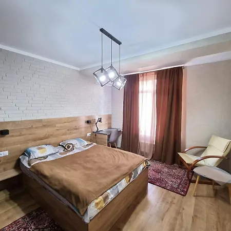 Rent Apartmens 2-rooms Romana Street Apartment *